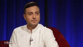Valentin Sanfira, despre cea mai mare traumă din copilăria lui. Artistul a povestit totul în lacrimi: „Mama era sa mă taie pe jumătate cu plugul!”